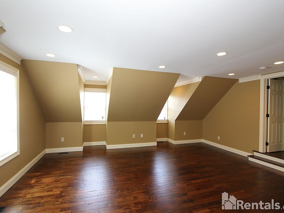 1st image of 12138 Crestfield Ct