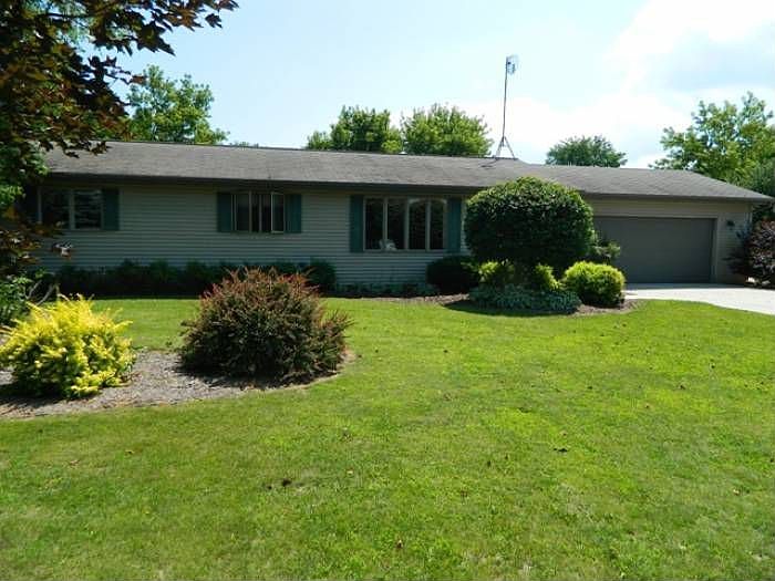 3BR Ranch on 1.2 acres