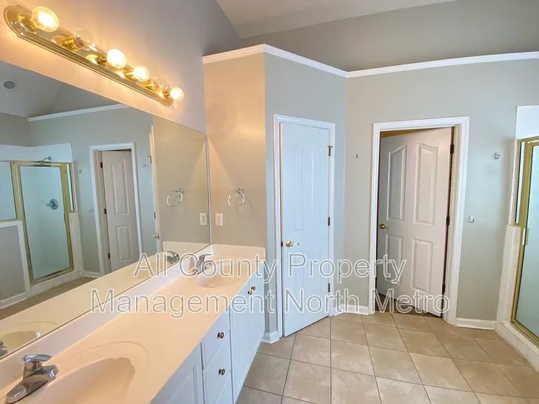 550 Elgaen Ct — Photo 9