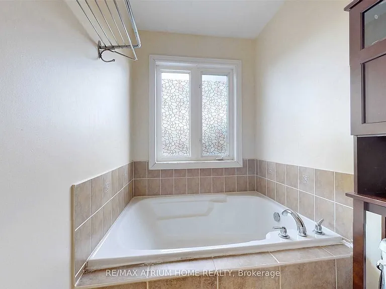 41 Thistle Ave — Photo 9