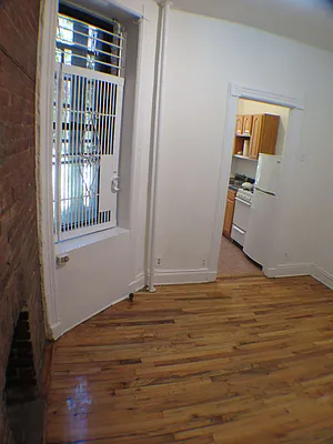 Rented by Glasser Realty LLC | media 7