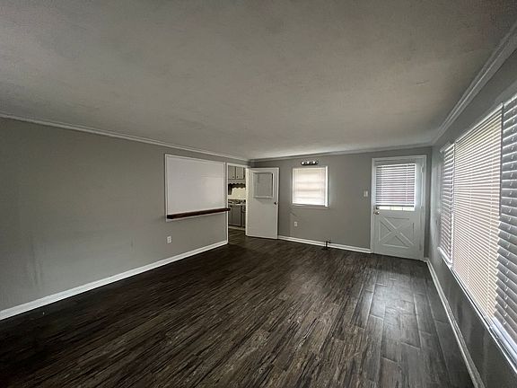 4th image of 209 Morningside Dr