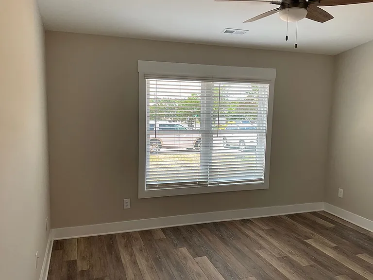 904 E Pine St — Photo 15