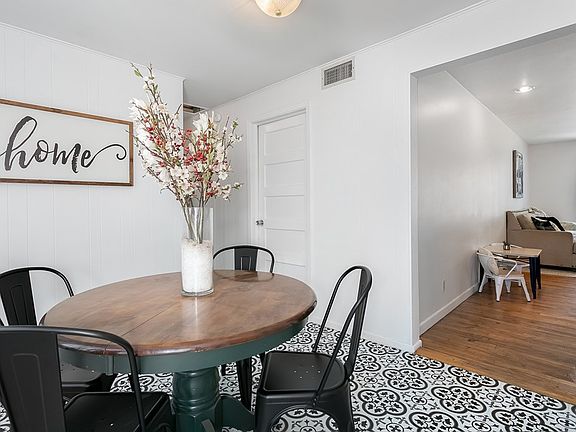 4th image of 327 W Burbank St