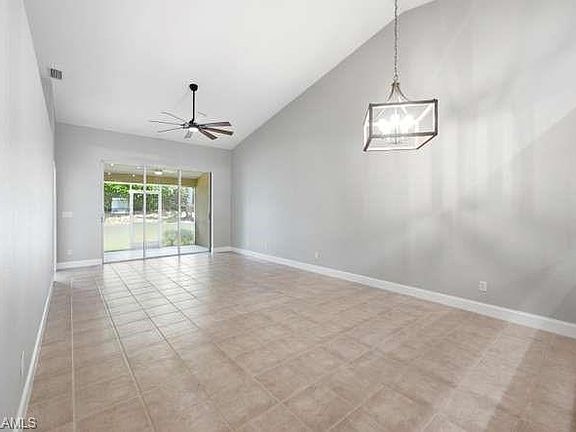 4th image of 1660 Royal CIR