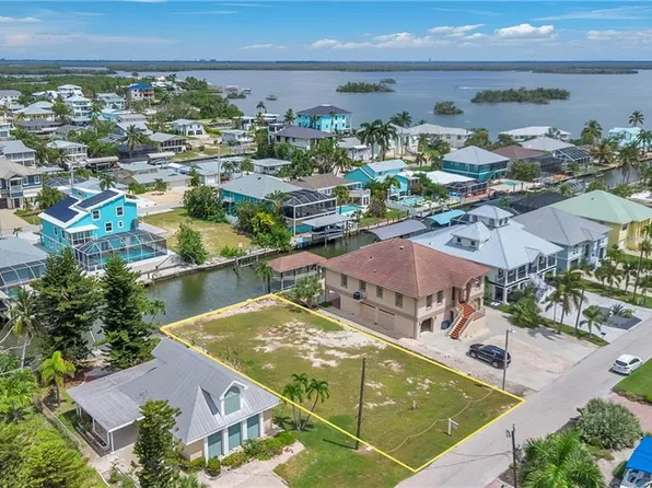 185 Egret ST, FORT MYERS BEACH, FL 33931