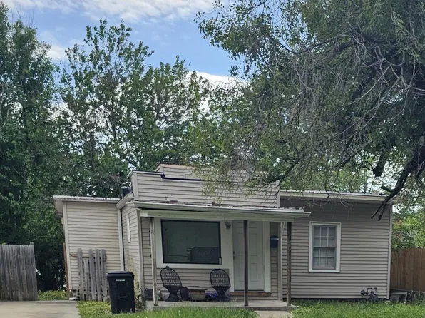922 SW Cambridge Ave, Topeka, KS 66606