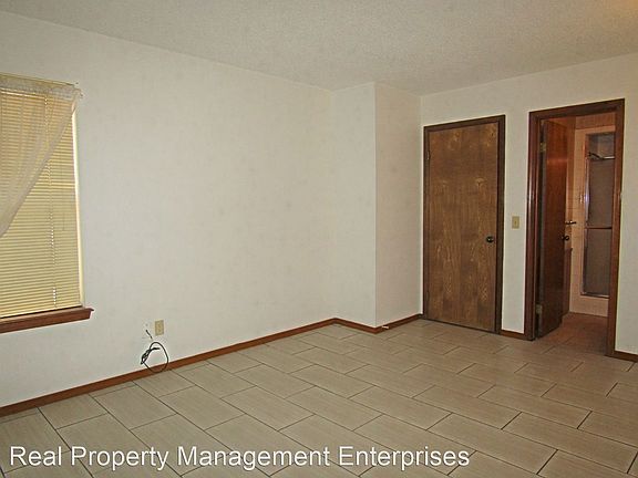 3rd image of 6022 NW 16th St