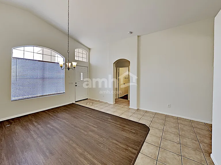 12554 W Holly St — Photo 8