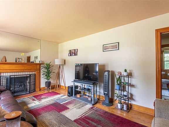 5th image of 42 Gertrude Ave