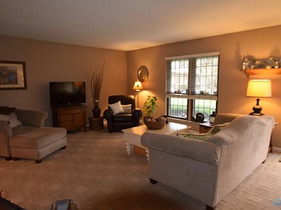 4th image of 32 Knollwood Dr