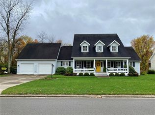 618 Ridgewood Dr, Coshocton, OH 43812