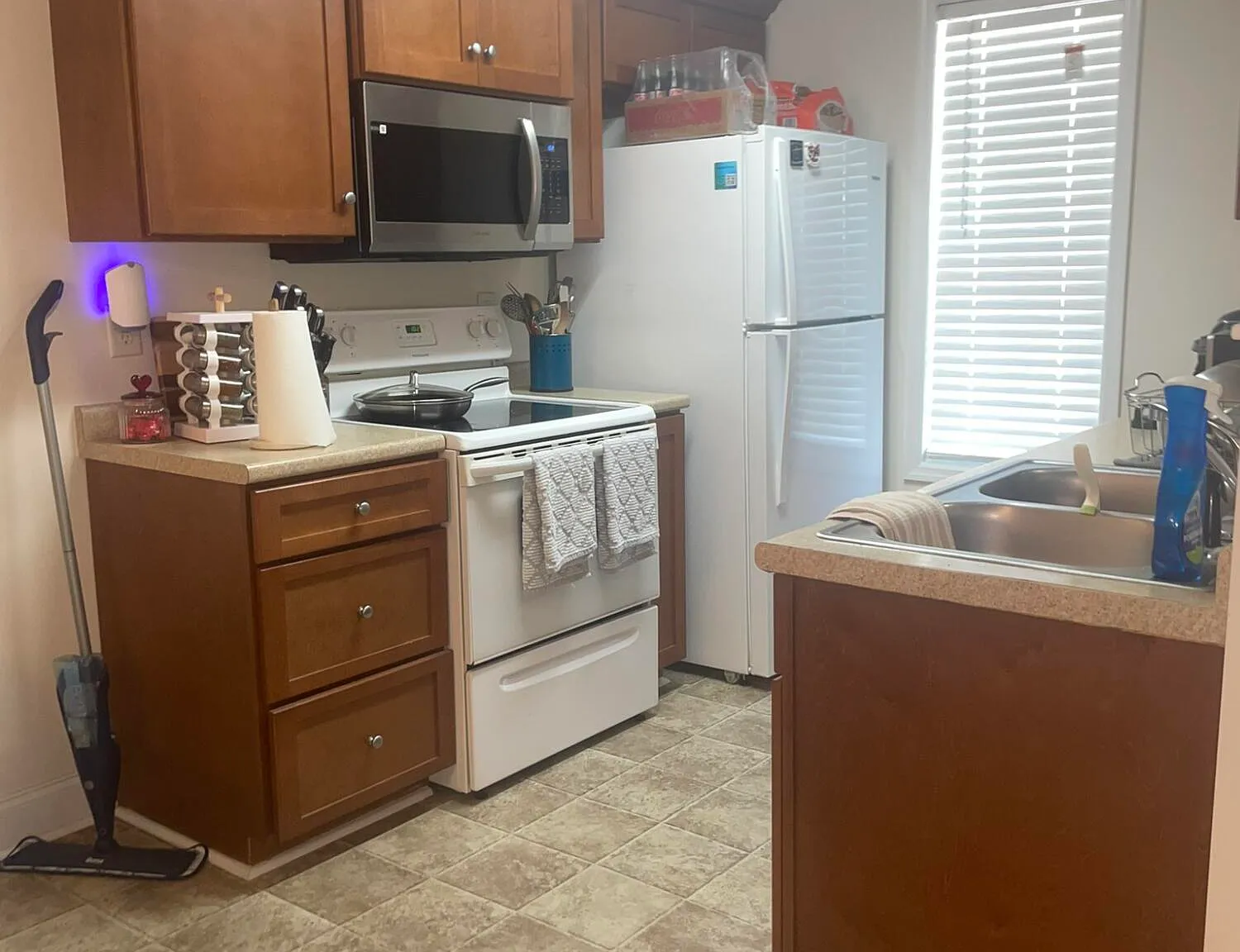 2 bed, 2.0 bath, 1100 sqft, $1,295 — Photo 2
