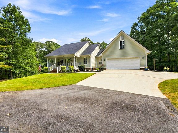 3rd image of 540 Davis Rd