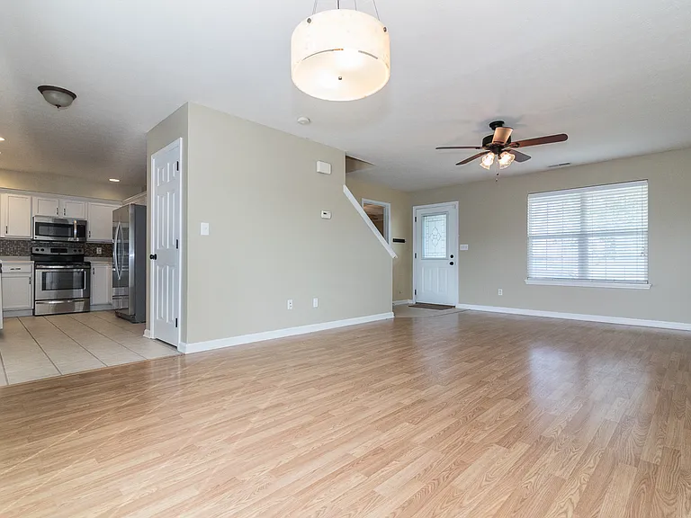 212 Applewood Ln — Photo 9