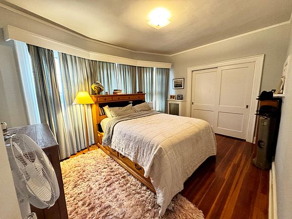 3rd image of 823 Columbia St #3