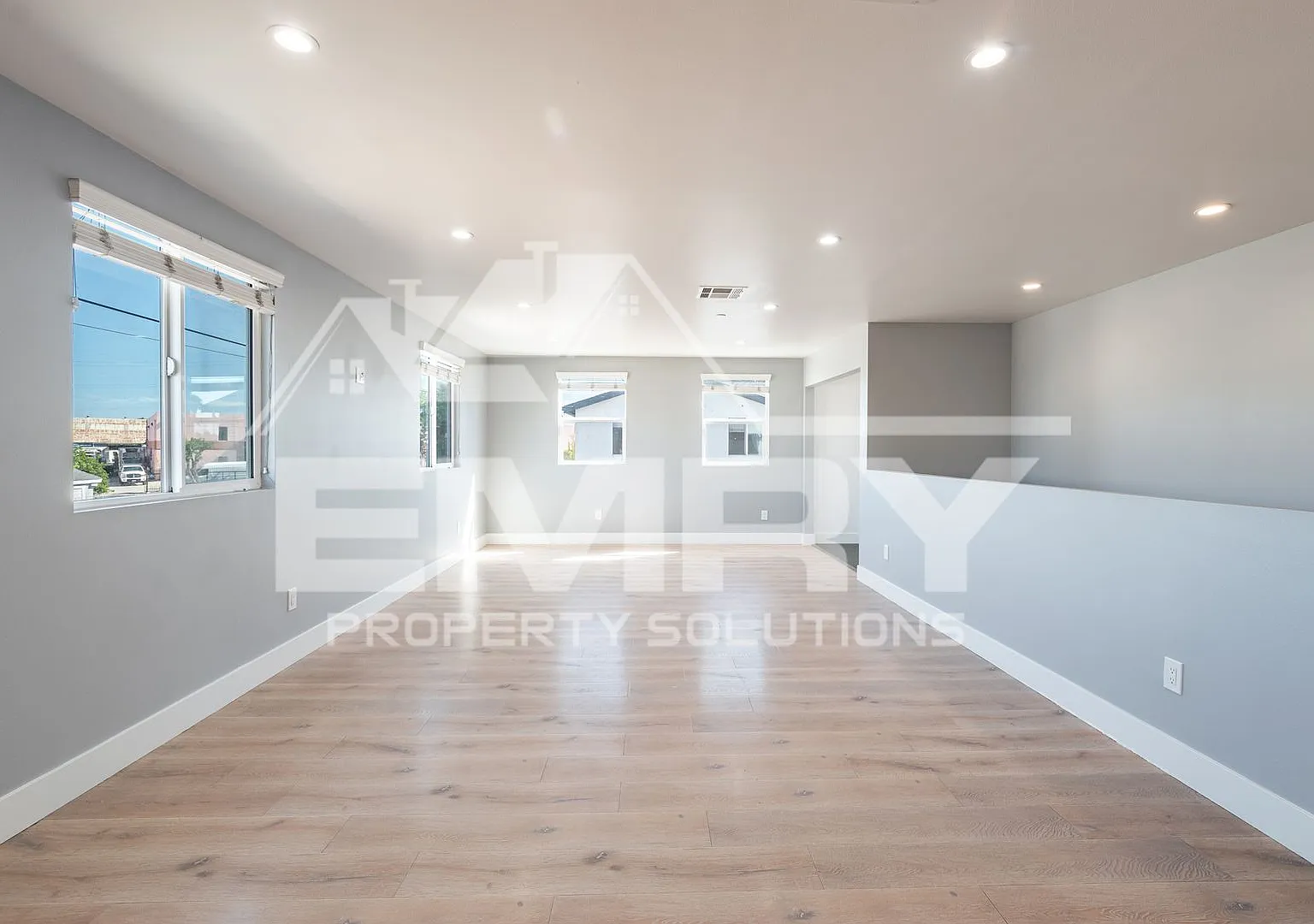 Spacious Modern 4-Bedroom Home for Lease in Bell Gardens — Photo 4