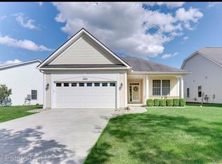 3582 Riverside Dr, Auburn Hills, MI 48326