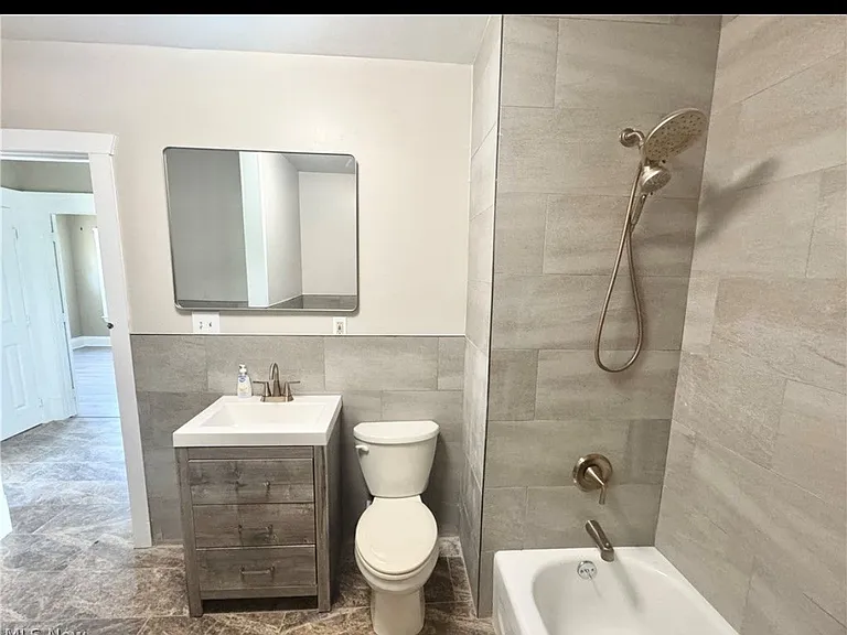9606 Parmelee Ave — Photo 8