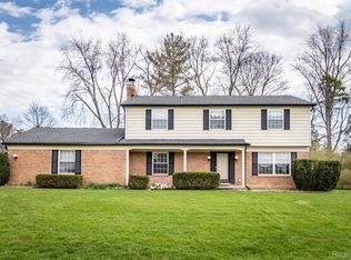 29900 Ravenscroft St, Farmington, MI 48331