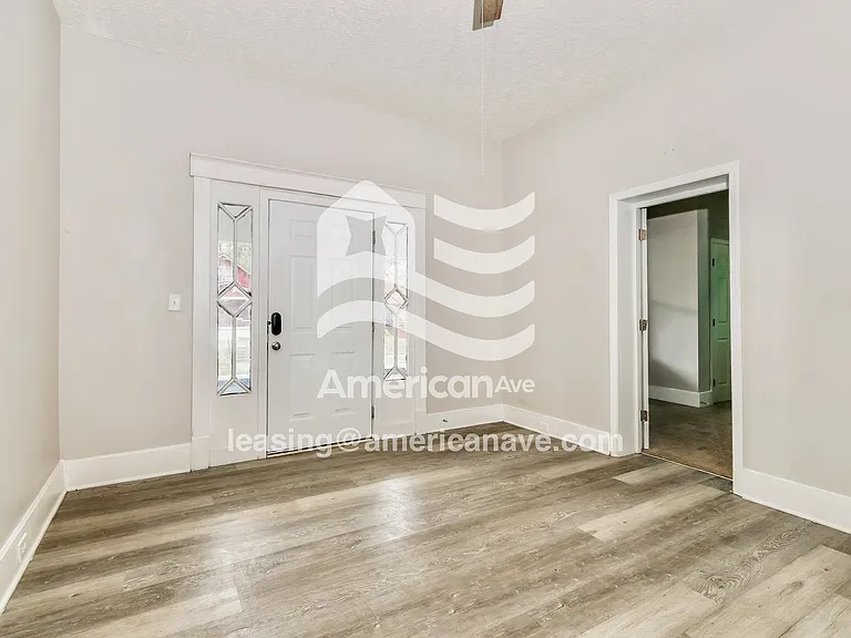 1028957_005_wm_-_living_room_13227963.jpg