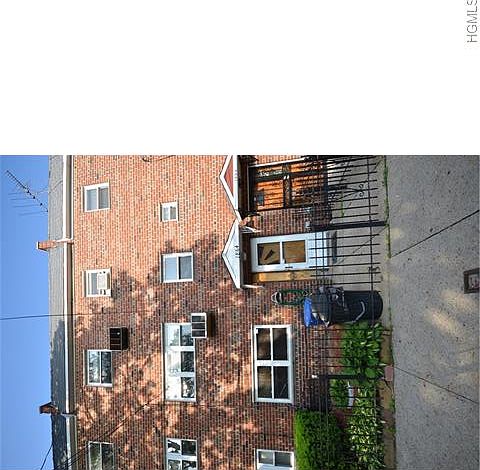 2nd image of 1864 Barnes Ave