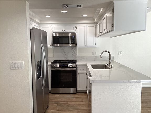 5th image of 43334 32nd St W Unit 29