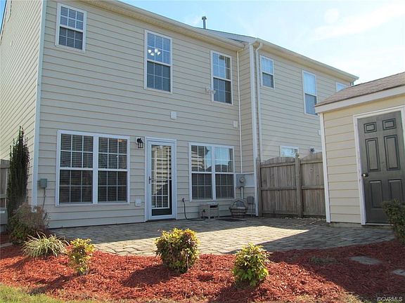 4th image of 9828 Magnolia Pointe Cir