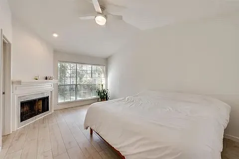 2402 Northlake Ct — Photo 3