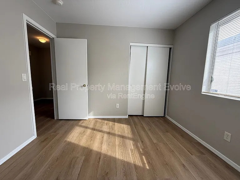 12438 W Hearn Rd — Photo 16