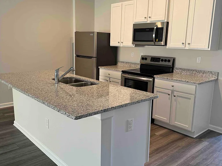 271 Oakwood Dr — Photo 5