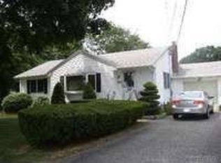 217 Woodlawn Ave, Saint James, NY 11780