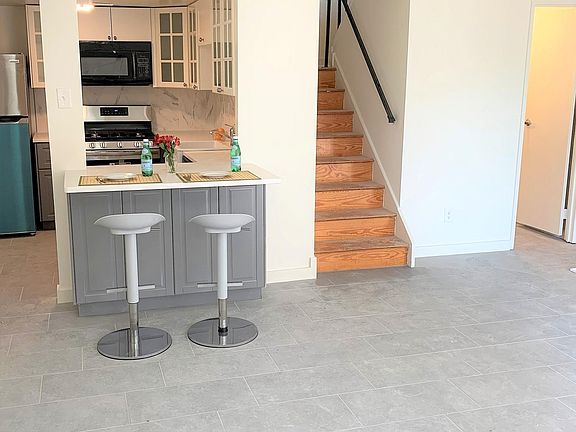 Eat-In Dining Area