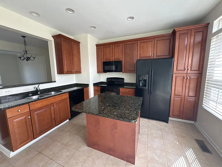 1600 Oakridge Ln — Photo 12