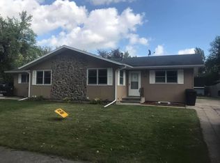 1605 Rider Rd, Grand Forks, ND 58201