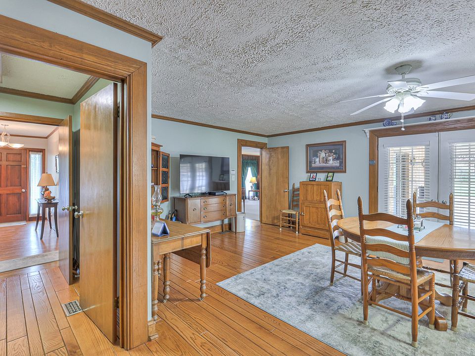 34th image of 117 Brights Ln