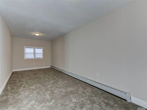 5th image of 12 Sandra Dr