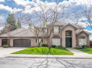 5049 W Lakewood Dr, Visalia, CA