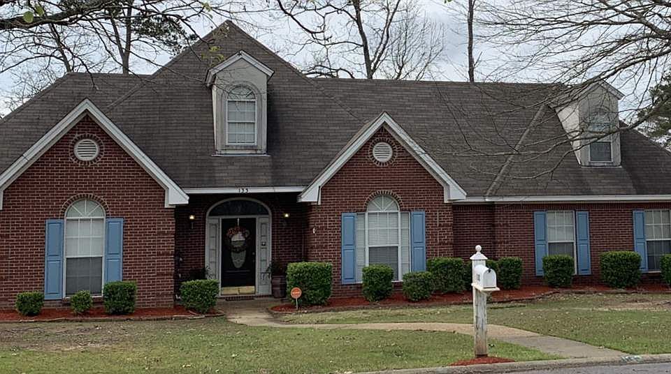 1st image of 133 Live Oaks Blvd