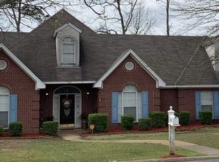 133 Live Oaks Blvd, Pearl, MS 39208