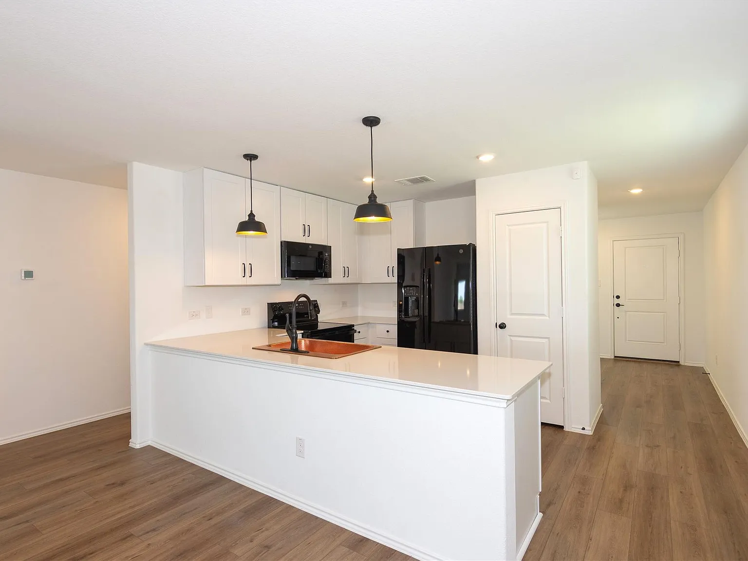3 bed, 2.0 bath, 1402 sqft, $1,725 — Photo 4