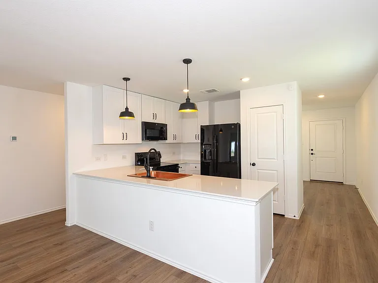 548 Rancho Del Cielo Loop — Photo 4