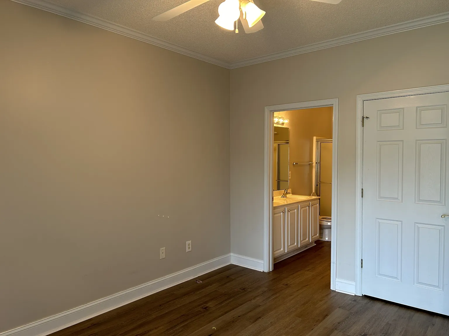 1100 Commons Blvd - 203 — Photo 4