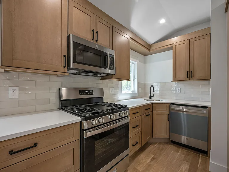 399 Gilbert St #399 — Photo 3