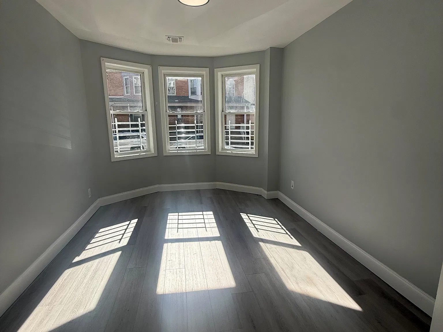 4 bed, 1.5 bath, $2,350 — Photo 2