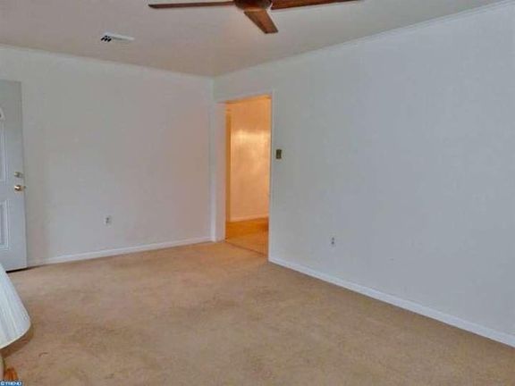 5th image of 3157 Hazelwood Ave