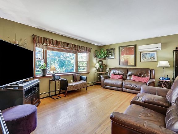 4th image of 29 Bennett Avenue