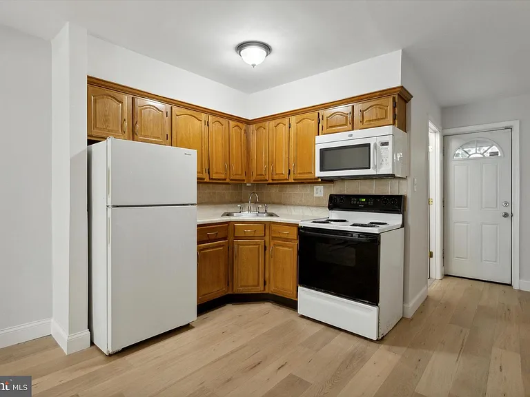 2143 E Albert St — Photo 5
