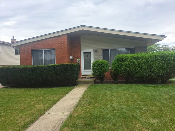 8441 W Madison Dr, Niles, IL 60714