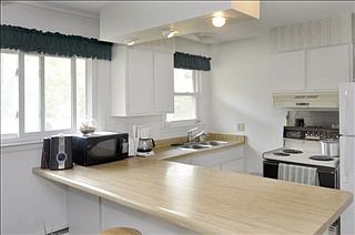 4th image of 55441 Hastings St